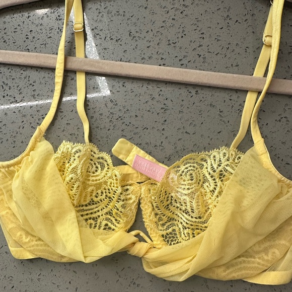 Victoria Secret Yellow Lace Bra Size 34C - Picture 2 of 3